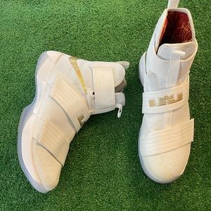 Nike LeBron Soldier 10- white mens size 10